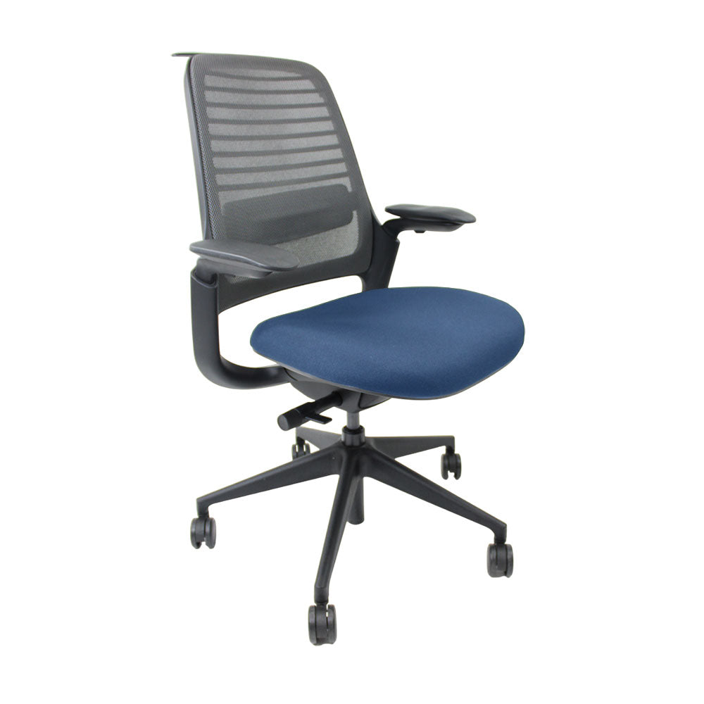 Steelcase Silla de oficina ergonómica Serie 1 con respaldo de malla en tela azul - Reacondicionada