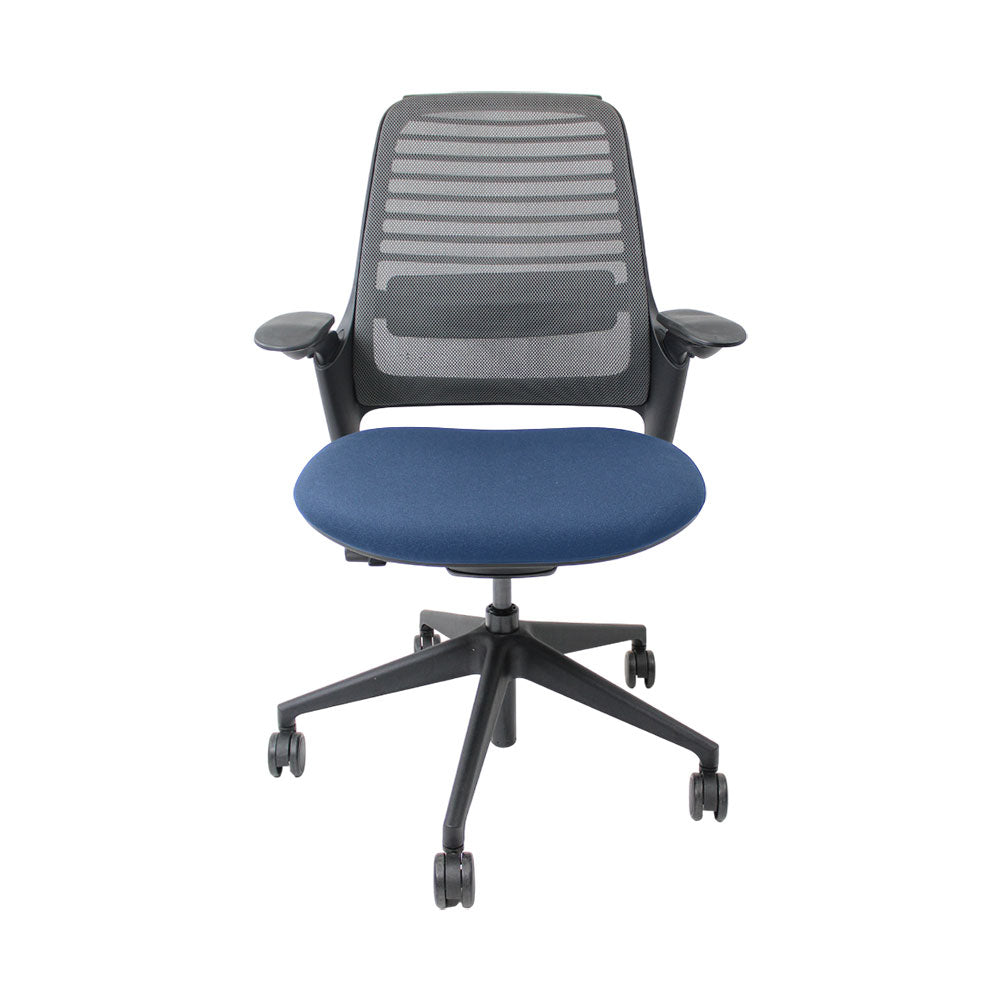 Steelcase Silla de oficina ergonómica Serie 1 con respaldo de malla en tela azul - Reacondicionada