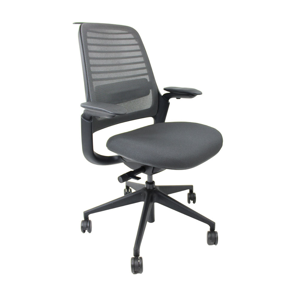 Steelcase Silla de oficina ergonómica Serie 1 con respaldo de malla en tela gris - Reacondicionada