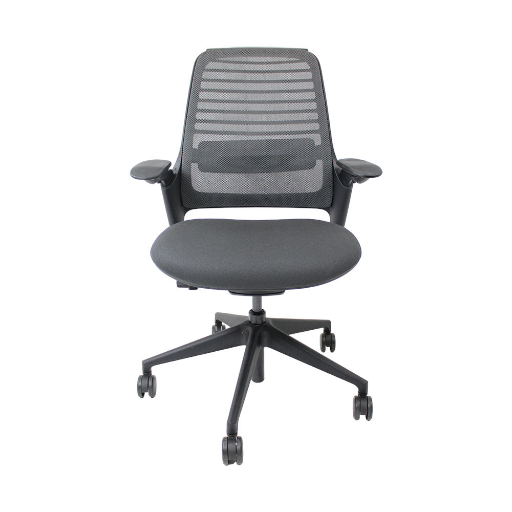 Steelcase Silla de oficina ergonómica Serie 1 con respaldo de malla en tela gris - Reacondicionada