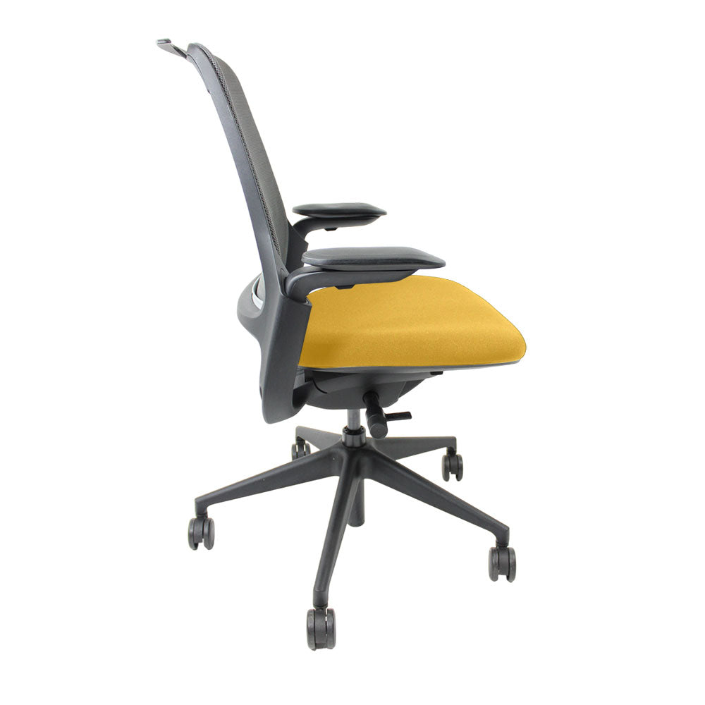 Steelcase Silla de oficina ergonómica Serie 1 con respaldo de malla en tela amarilla - Reacondicionada