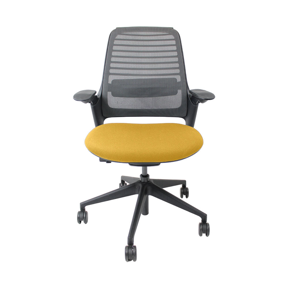 Steelcase Silla de oficina ergonómica Serie 1 con respaldo de malla en tela amarilla - Reacondicionada