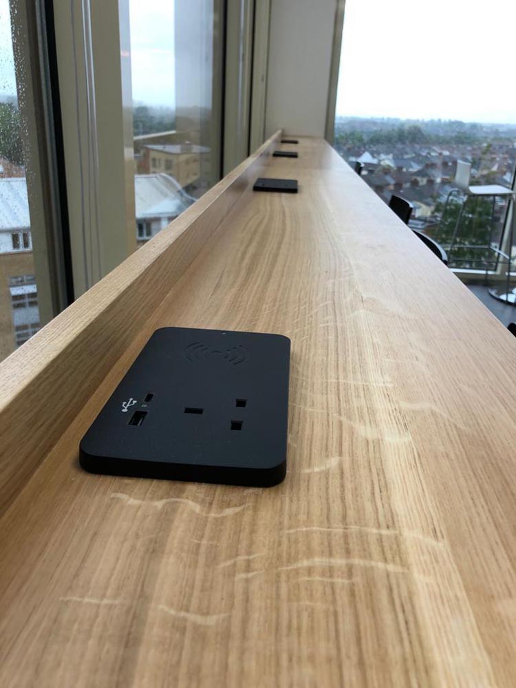 Modulo di potenza del duo ionico rettangolare IN-DESK in nero